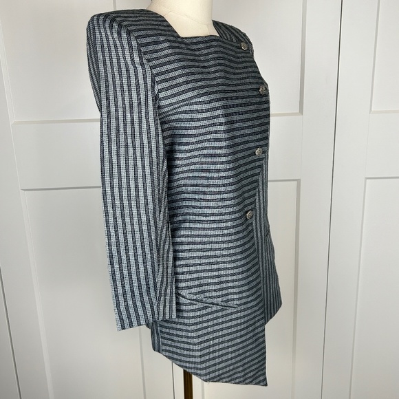 One of a Kind Asymmetrical Blazer - Picture 5 of 7